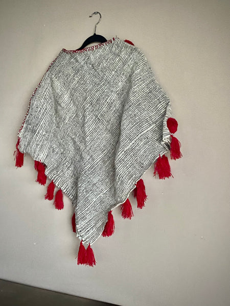 Pompom Wool TriangIe Ponchos • Chiapas